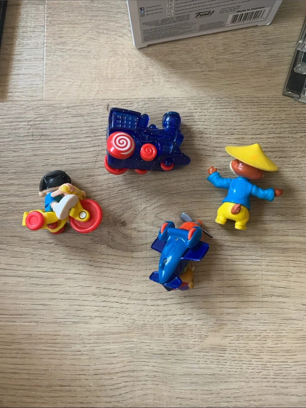 Kids Meals 90s Figure and Vehicle Pack - Blue, Yellow, Red